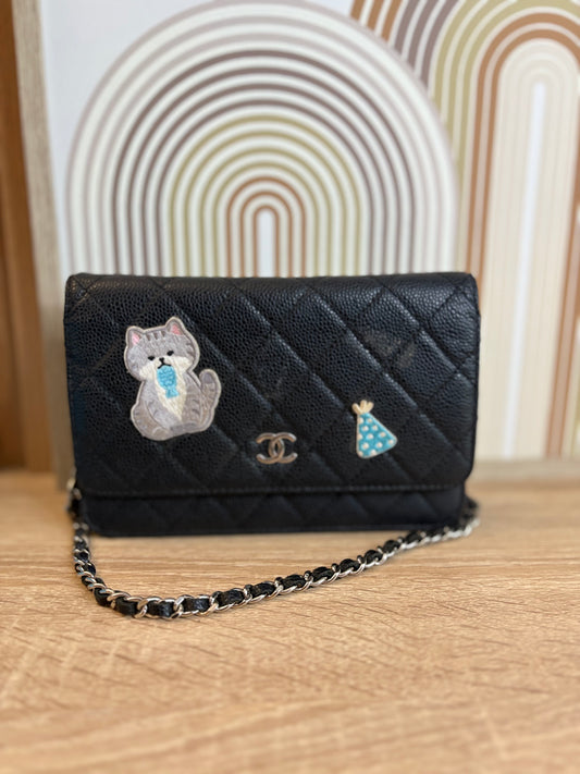 Chanel Wallet on Chain (WOC) edición especial – Parches Gato & Party Hat