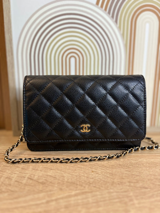 CHANEL Wallet on Chain – Caviar Negro con Herrajes Dorados