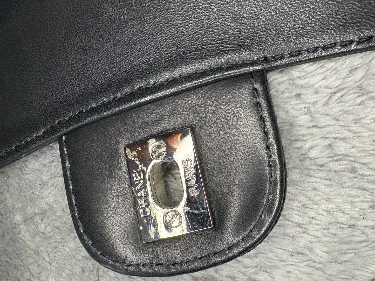 Chanel Classic Flap Mini en Cuero Lizard Negro – Herrajes Plateados